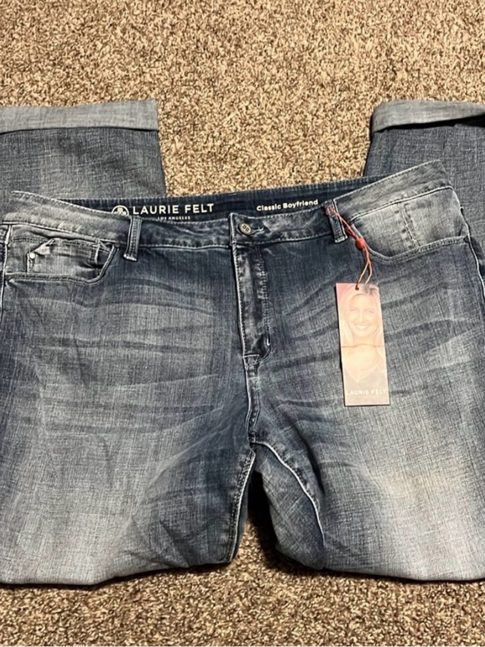 Laurie Felt Classic Boyfriend
cropped jeans NWO tags
